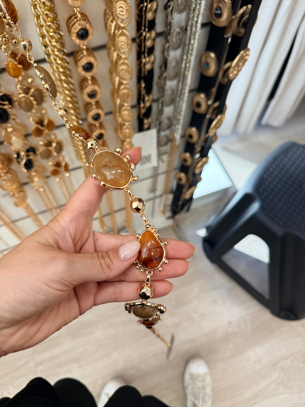 Cinto dourado pedras
