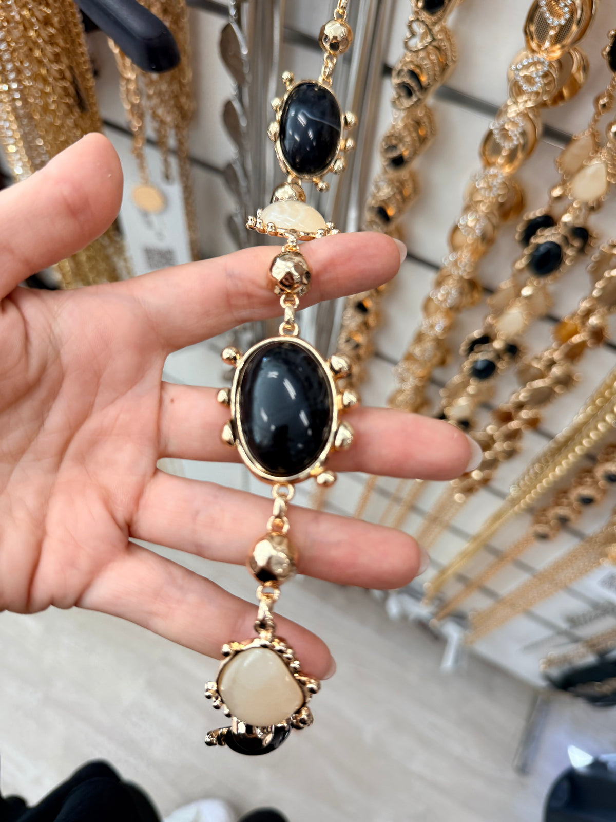 Cinto dourado pedras